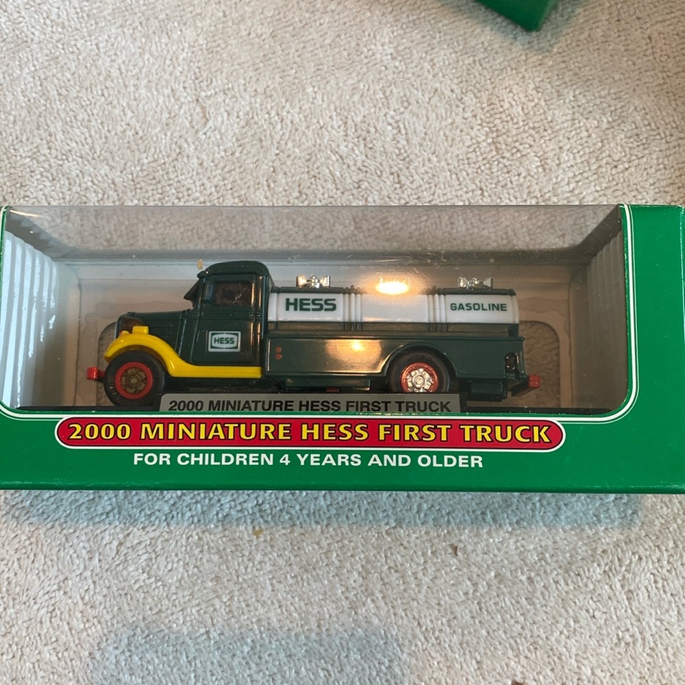 2000 Miniature Hess First Truck New‎ Vintage